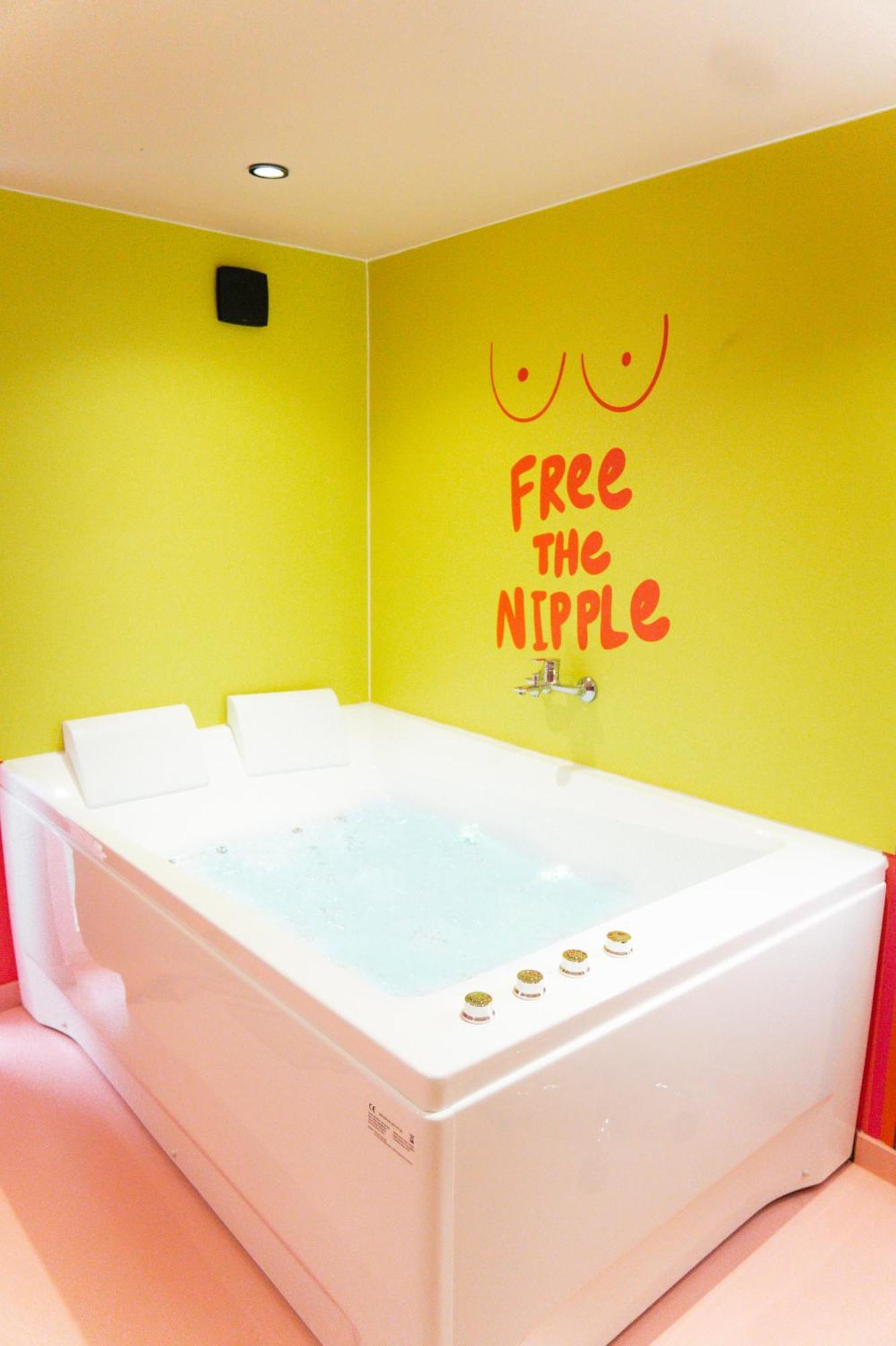 Capsule Girl Power Spa - Balneo - Sauna - Karaoke - Billard - 2 Chambres Charleroi Bagian luar foto