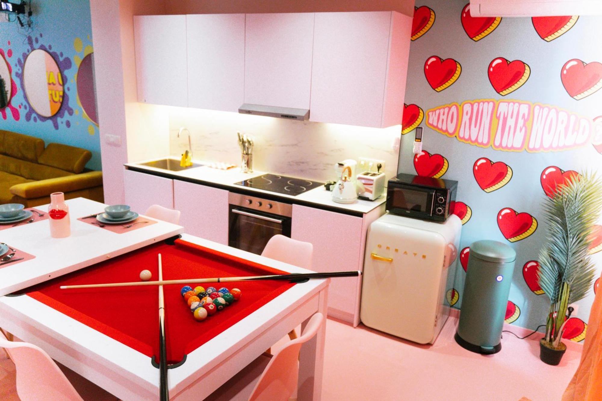 Capsule Girl Power Spa - Balneo - Sauna - Karaoke - Billard - 2 Chambres Charleroi Bagian luar foto