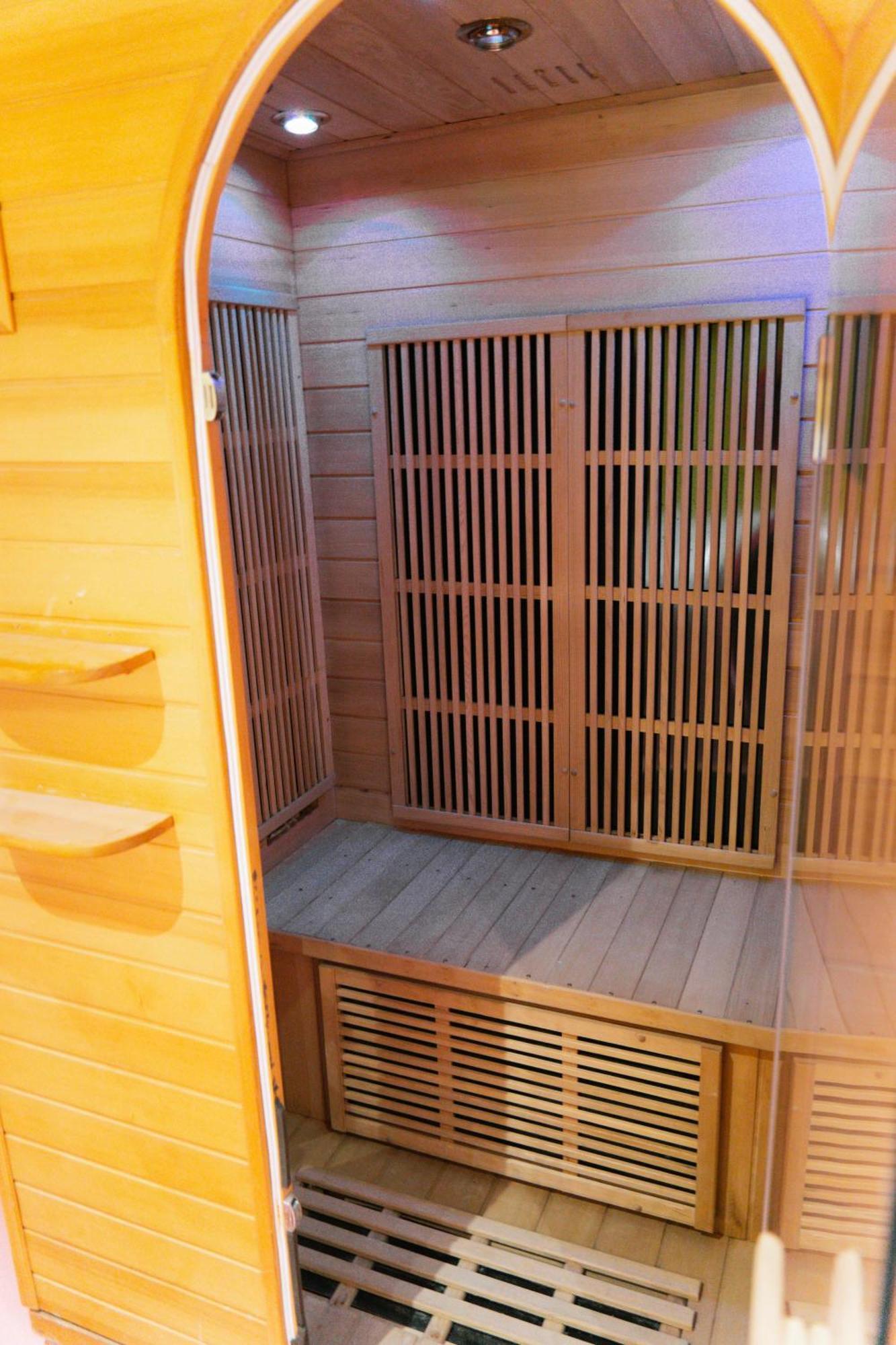 Capsule Girl Power Spa - Balneo - Sauna - Karaoke - Billard - 2 Chambres Charleroi Bagian luar foto