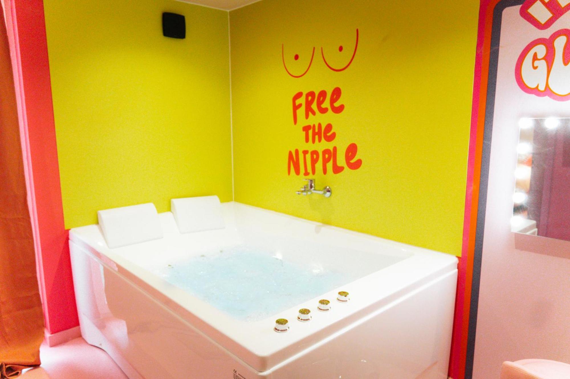 Capsule Girl Power Spa - Balneo - Sauna - Karaoke - Billard - 2 Chambres Charleroi Bagian luar foto