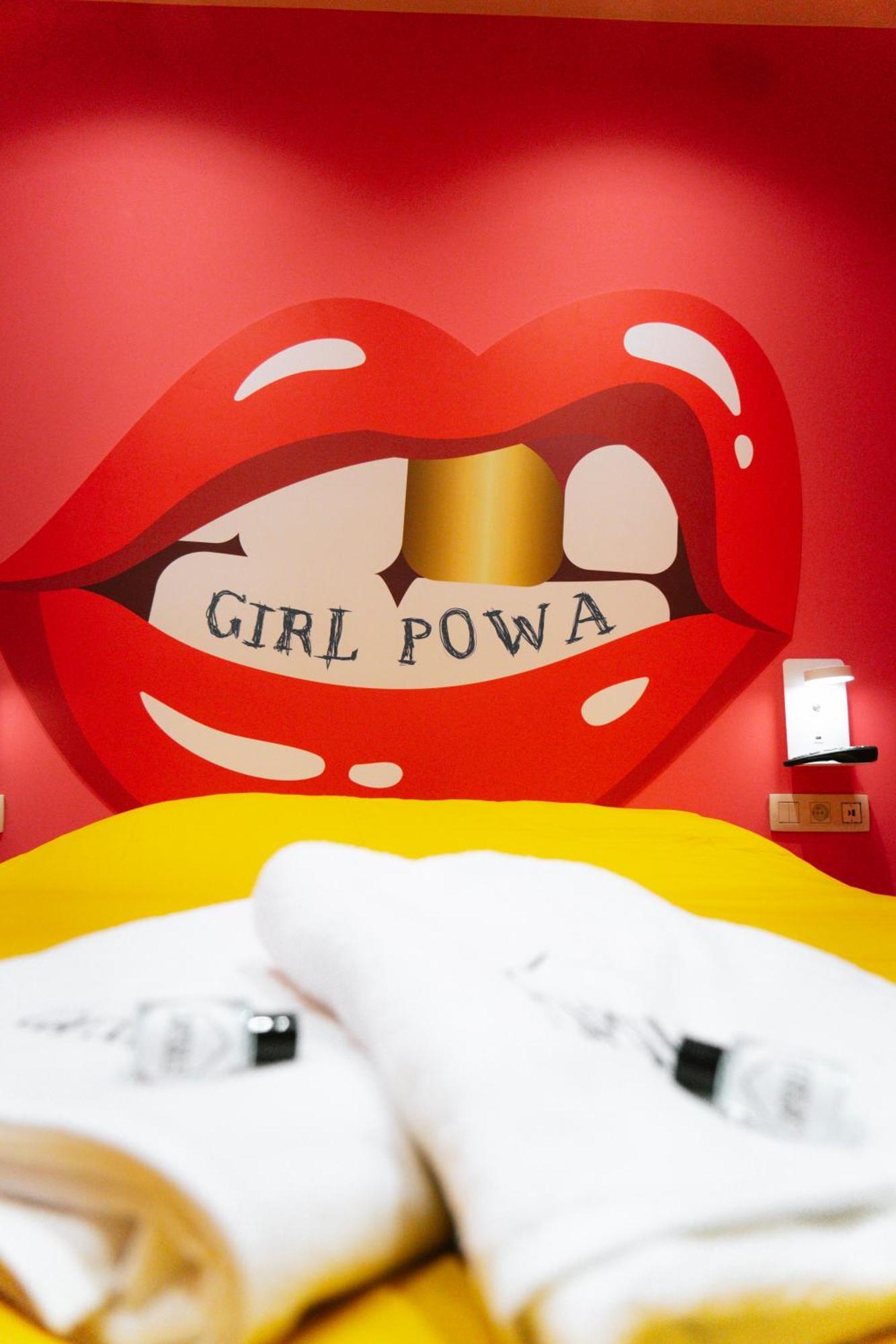 Capsule Girl Power Spa - Balneo - Sauna - Karaoke - Billard - 2 Chambres Charleroi Bagian luar foto