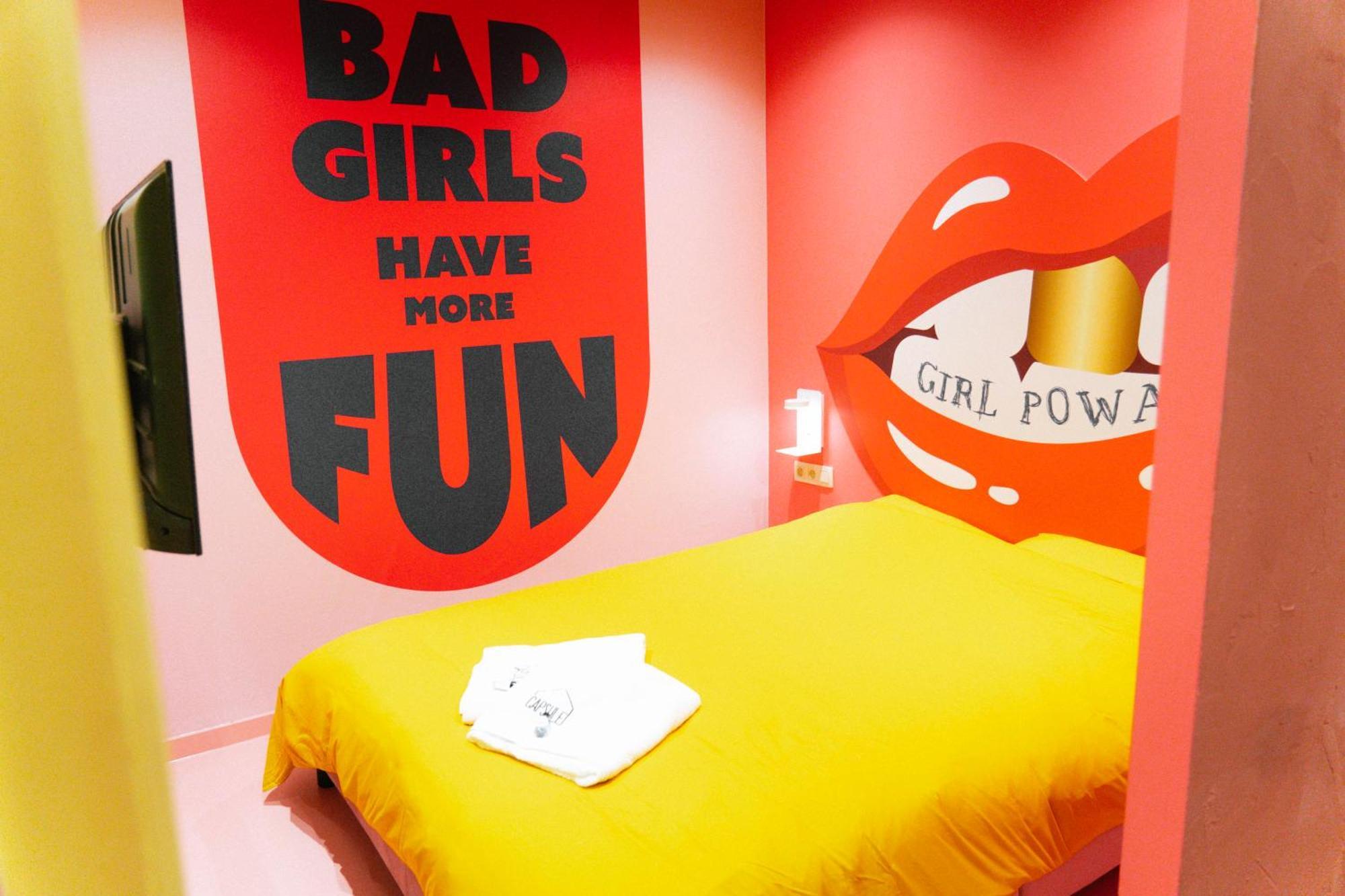 Capsule Girl Power Spa - Balneo - Sauna - Karaoke - Billard - 2 Chambres Charleroi Bagian luar foto